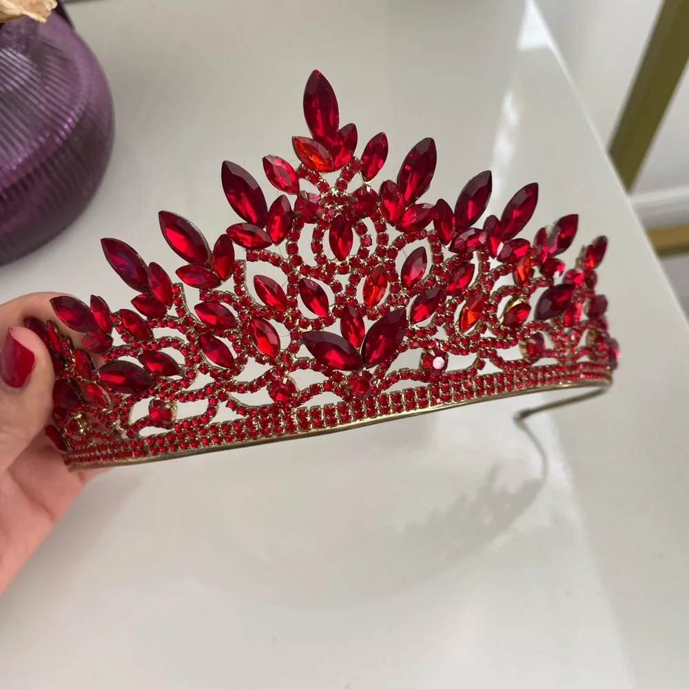 Crown - Picture 5 of 6